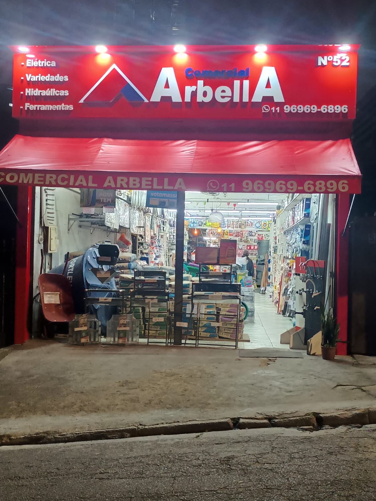 Fachada da Comercial Arbella - Loja de Materiais de Construção